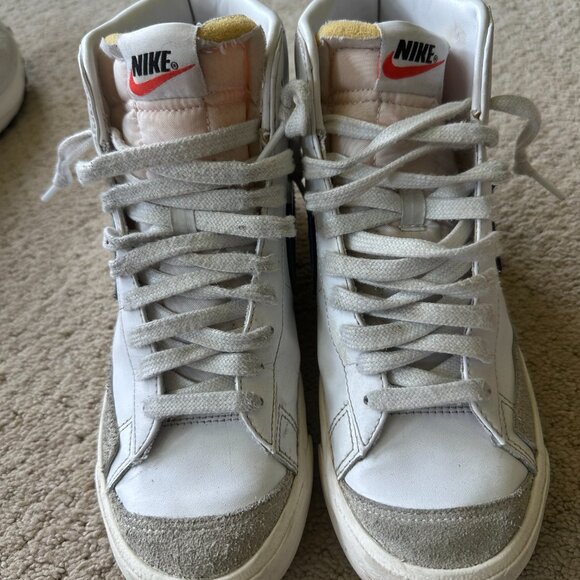 Women Nike Blazers - Picture 3 of 5